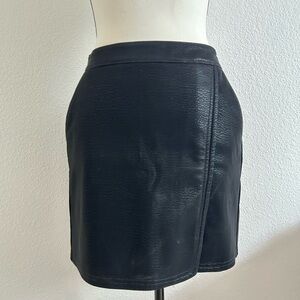 NEW EXPRESS SZ 4 High Rise VEGAN Mini Skirt TEXTURED FAUX SOFT LEATHER
